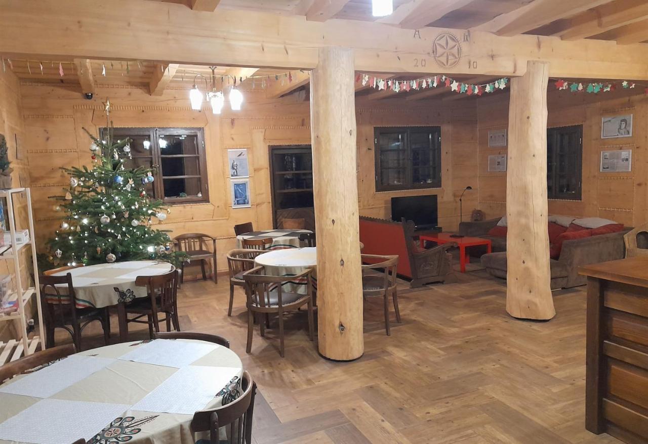 Chochlik Hotel Ustrzyki Dolne Exterior photo